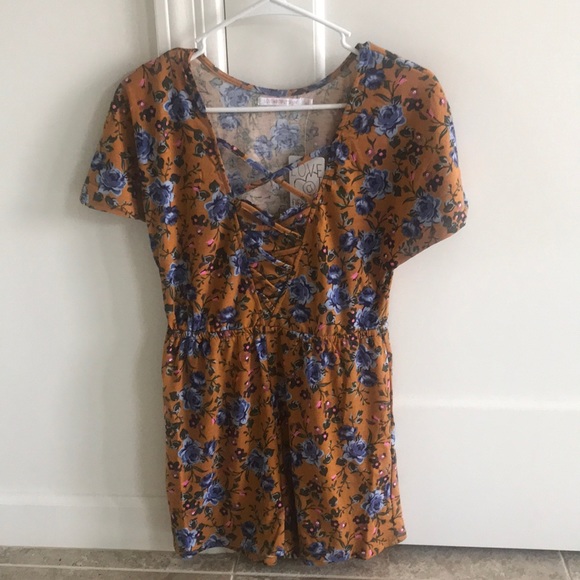 Floral Romper - Picture 3 of 8